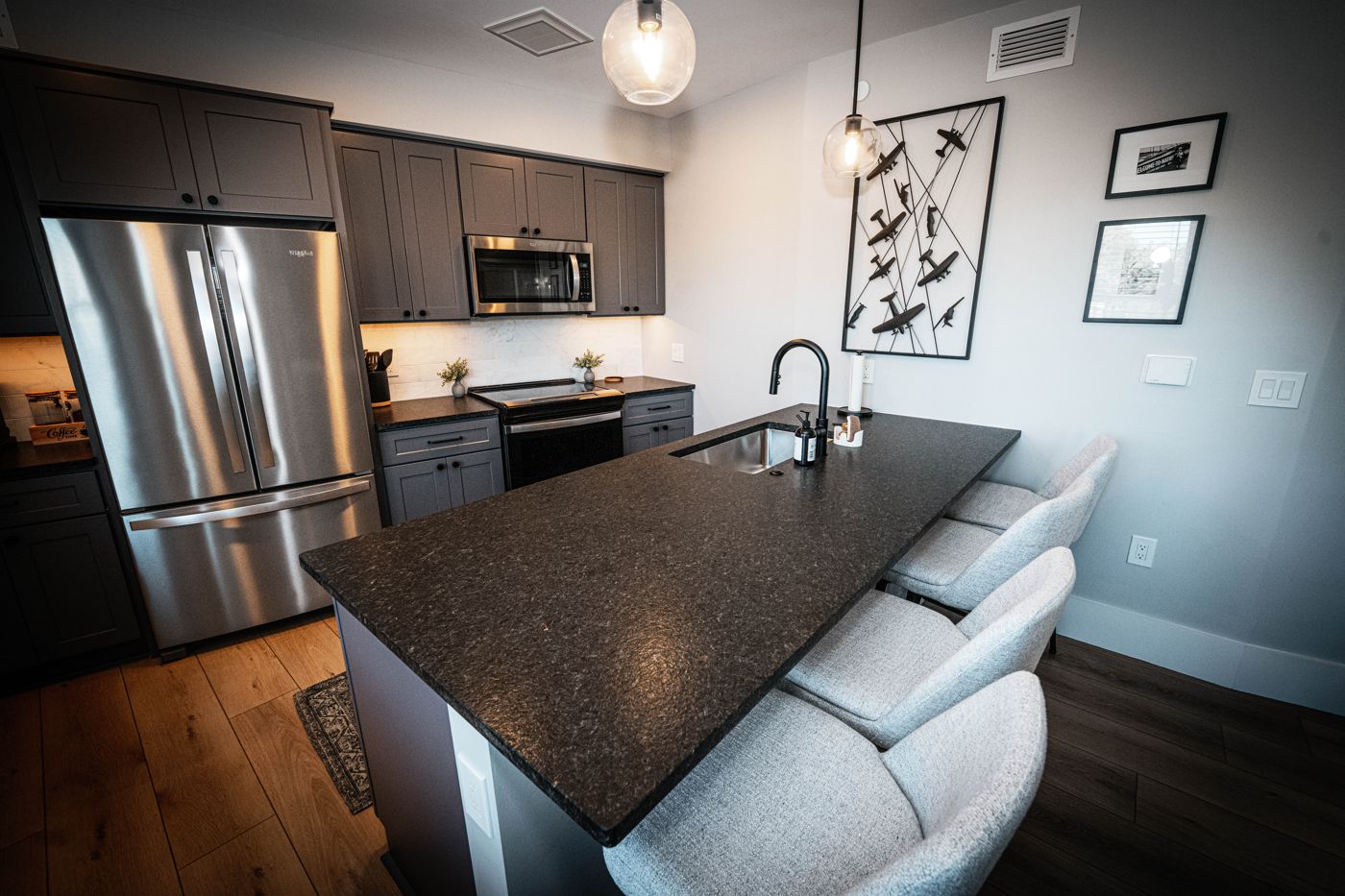 Island Seating (Kitchen / Granite)