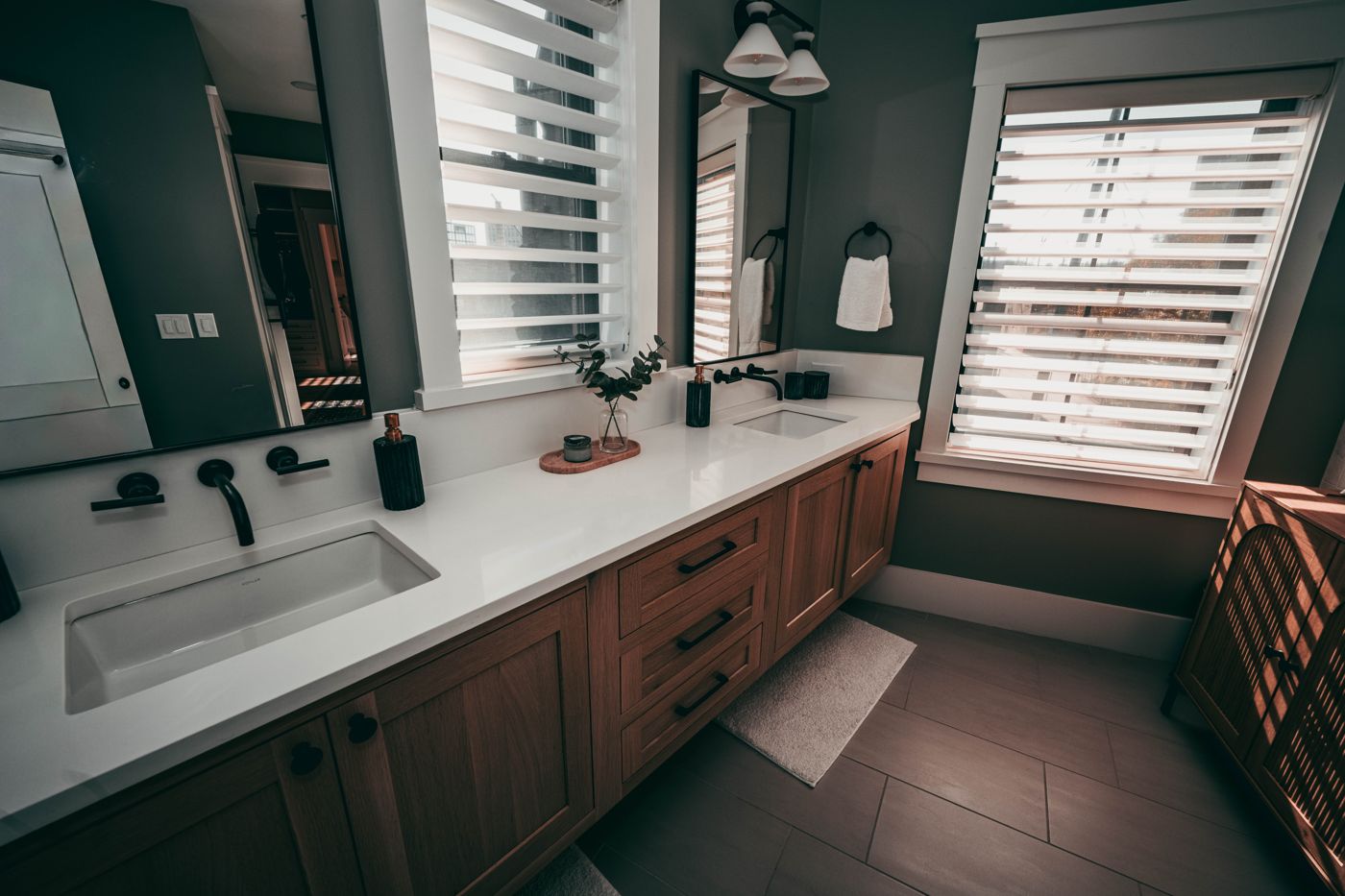 Double Vanity (Bath / Quartz)