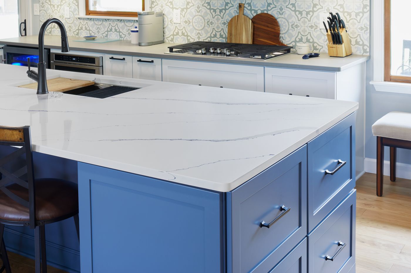 Calacatta Island (Kitchen / Quartz)
