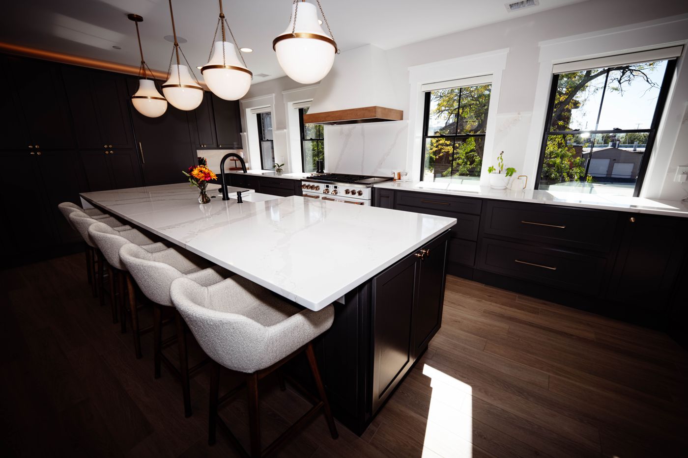 Open-Plan Island (Kitchen / Quartz)