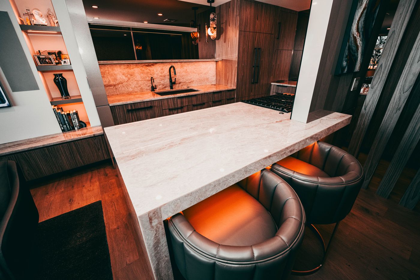 Waterfall Bar (Kitchen / Stone)