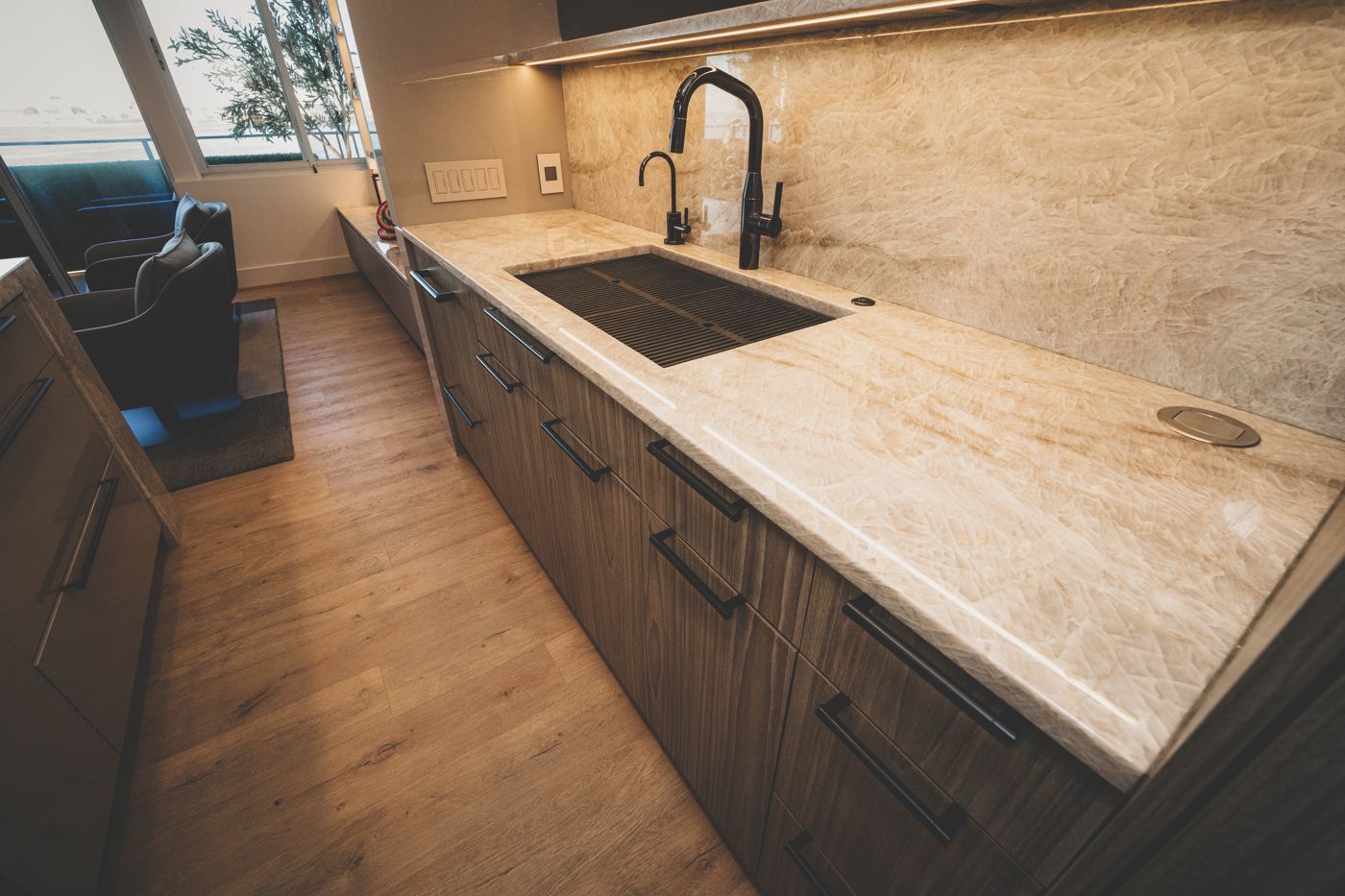 Prep Counter (Kitchen / Quartzite)