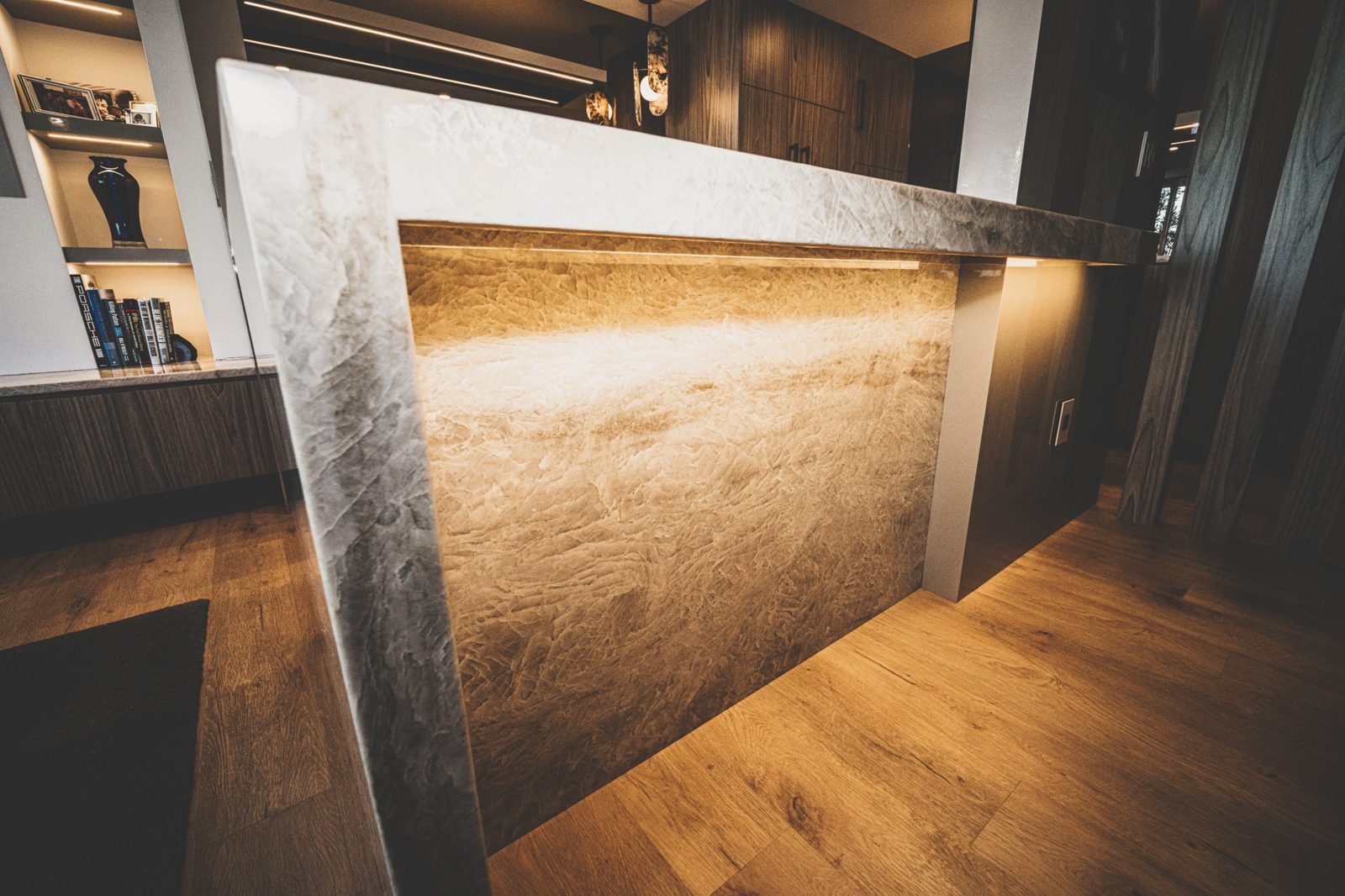 Backlit Island (Kitchen / Quartzite)